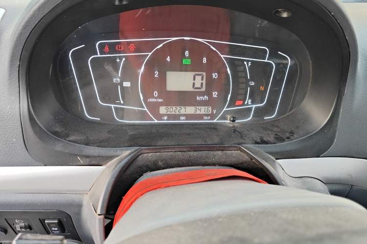 Used King Long Longyao 8 2021 41-Foot Cargo Van with Mid-Roof Odometer Close Up