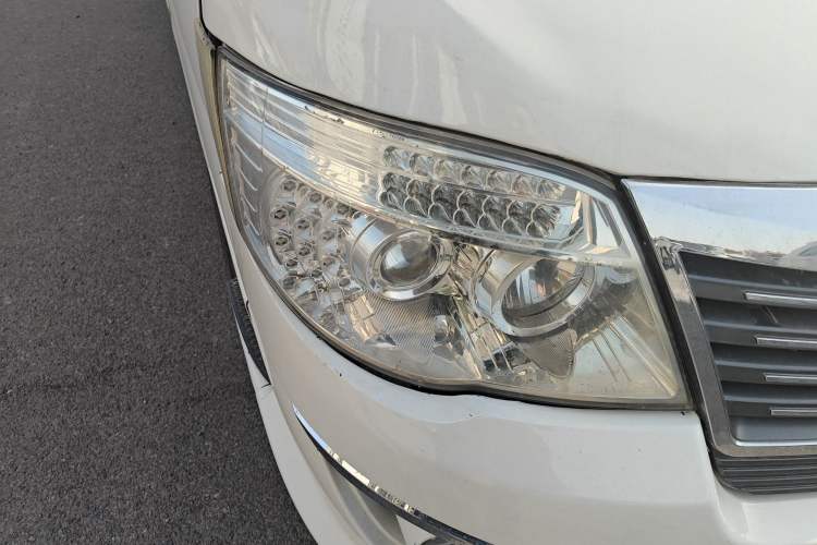 Used King Long Longyao 8 2021 41-Foot Cargo Van with Mid-Roof Right Front Headlight