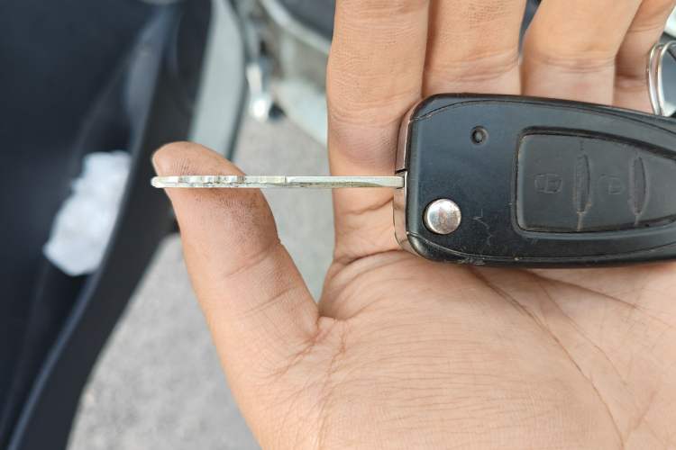 Used King Long Longyao 8 2021 41-Foot Cargo Van with Mid-Roof Vehicle Key