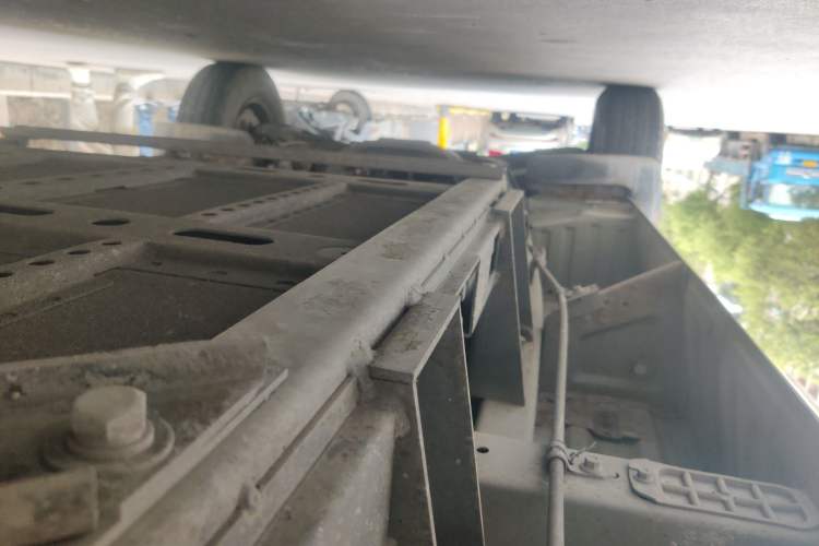 Used King Long Longyao 8 2022 Pure Electric Van Flat Roof 50.232 kWh Chassis Front Left