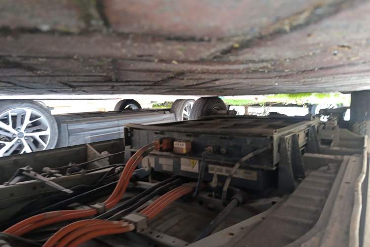 Used King Long Longyao 8 2022 Pure Electric Van Flat Roof 50.232 kWh Chassis Front Right