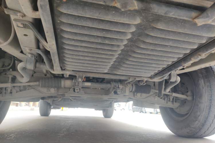 Used King Long Longyao 8 2022 Pure Electric Van Flat Roof 50.232 kWh Chassis Front