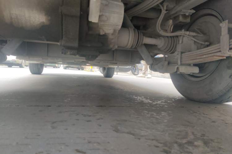 Used King Long Longyao 8 2022 Pure Electric Van Flat Roof 50.232 kWh Chassis Rear