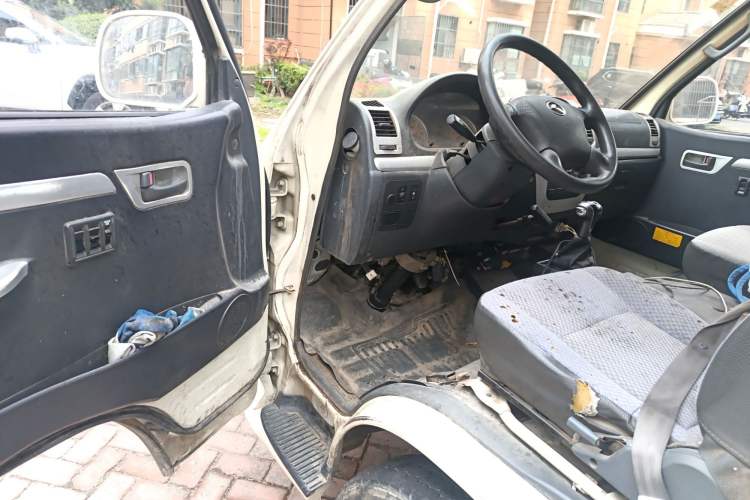 Used King Long Longyao 8 2022 Pure Electric Van Flat Roof 50.232 kWh Driver Seat