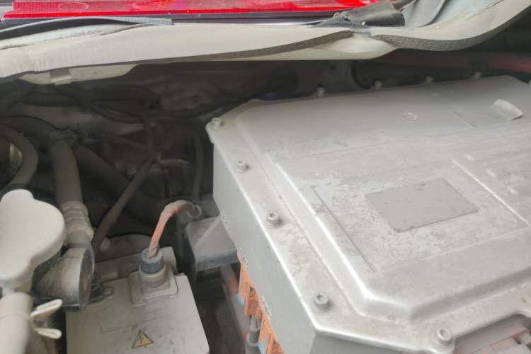 Used King Long Longyao 8 2022 Pure Electric Van Flat Roof 50.232 kWh Engine Bay Left