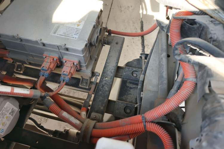 Used King Long Longyao 8 2022 Pure Electric Van High Roof 41.86 kWh Engine Bay Right