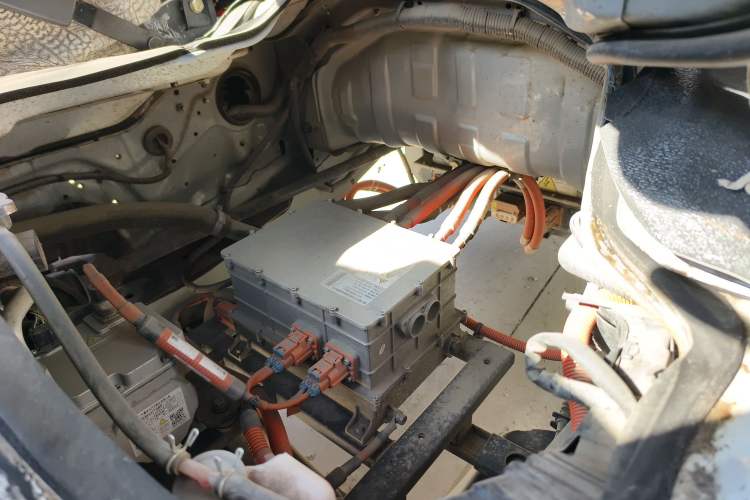 Used King Long Longyao 8 2022 Pure Electric Van High Roof 41.86 kWh Engine Bay