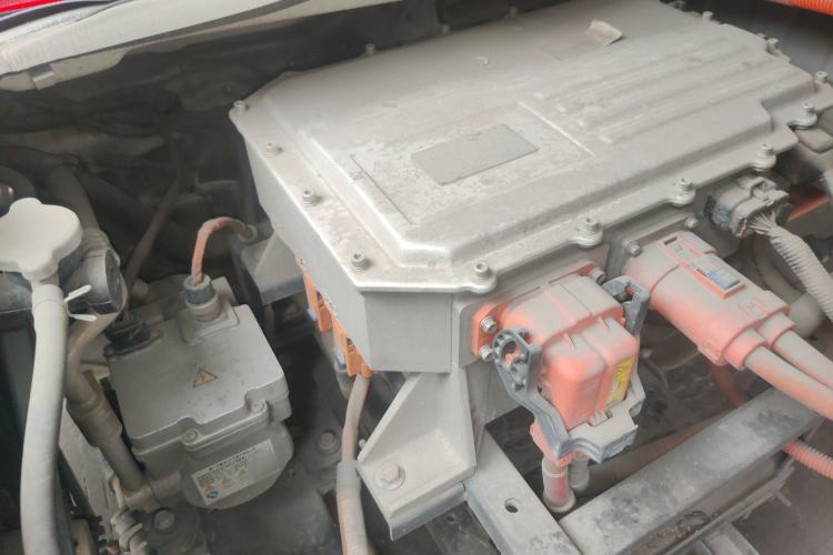 Used King Long Longyao 8 2022 Pure Electric Van Flat Roof 50.232 kWh Engine Bay