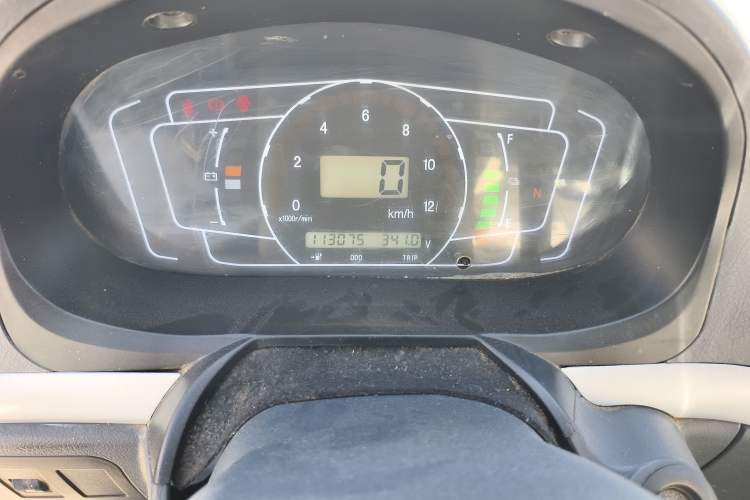 Used King Long Longyao 8 2022 Pure Electric Van High Roof 41.86 kWh Odometer Close Up