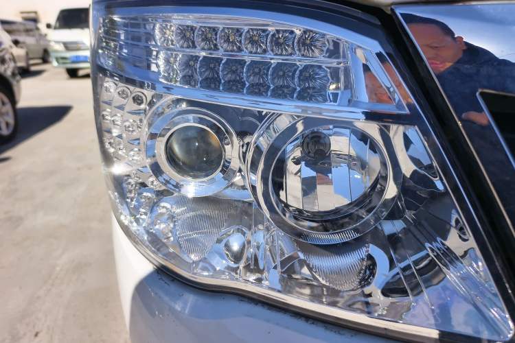 Used King Long Longyao 8 2022 Pure Electric Van High Roof 41.86 kWh Right Front Headlight