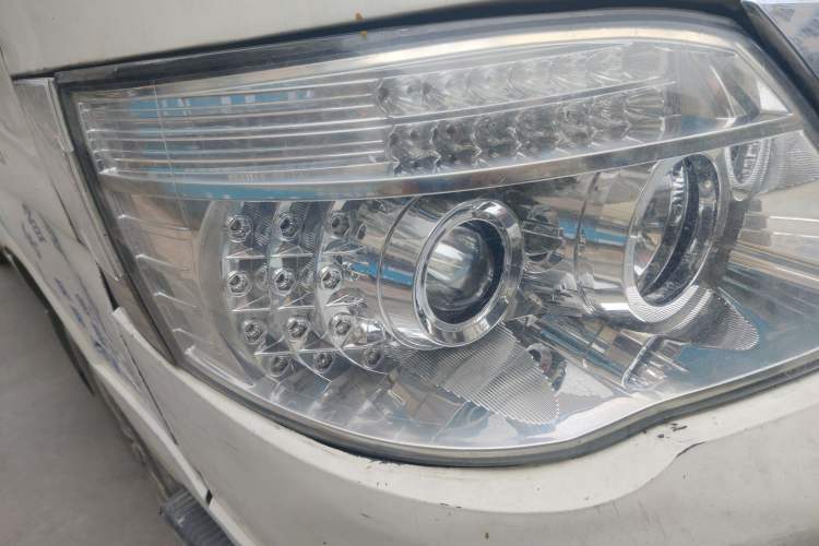 Used King Long Longyao 8 2022 Pure Electric Van Flat Roof 50.232 kWh Right Front Headlight