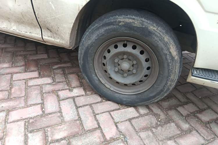 Used King Long Longyao 8 2022 Pure Electric Van Flat Roof 50.232 kWh Right Front Wheel Hub