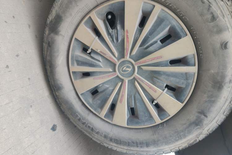 Used King Long Longyao 8 2022 Pure Electric Van Flat Roof 50.232 kWh Right Front Wheel Hub