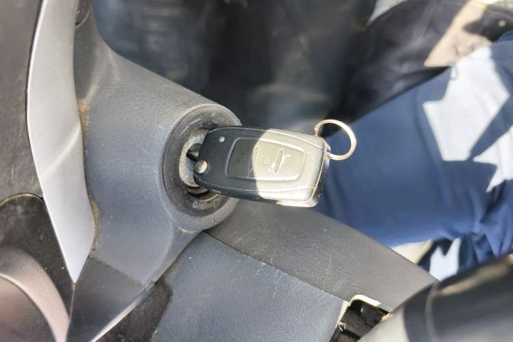 Used King Long Longyao 8 2022 Pure Electric Van High Roof 41.86 kWh Vehicle Key