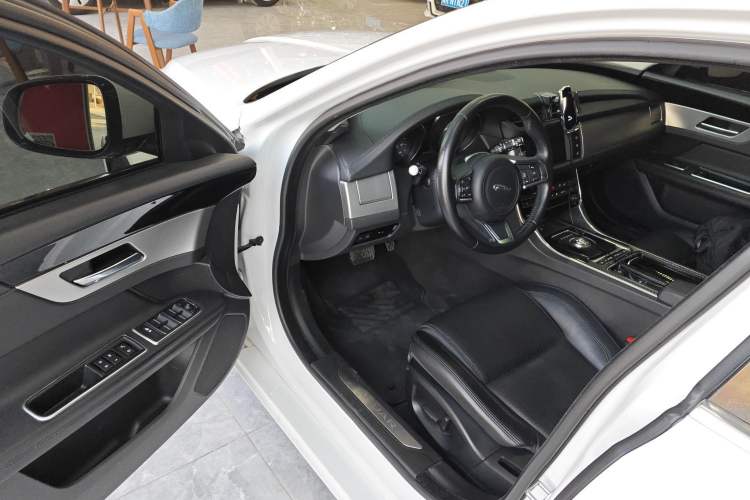 Used King Long XF 2018 XF Sportbrake 2.0T 250 PS Two-Wheel-Drive Luxury Edition Interior 2