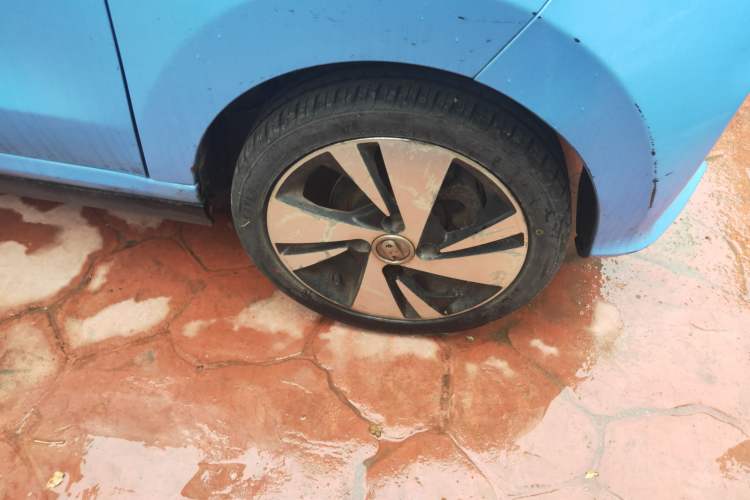 Used Know Beans D2 2015 D2 Right Front Wheel Hub