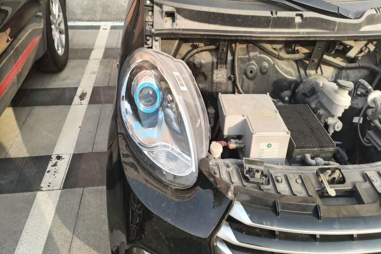Used Know Beans D2 2016 D2S Right Front Headlight