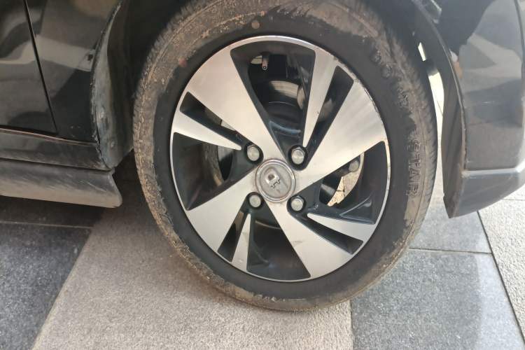 Used Know Beans D2 2016 D2S Right Front Wheel Hub