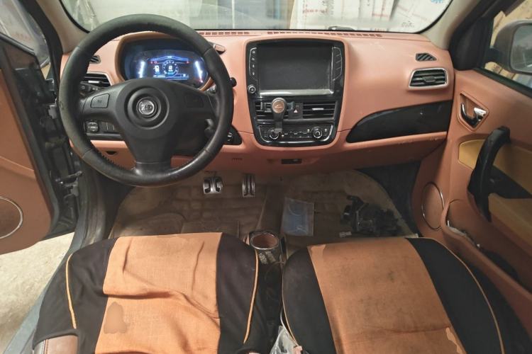 Used Know Beans D2 2016 D2 Model Center Console