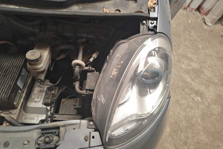 Used Know Beans D2 2016 D2 Model Engine Bay Left