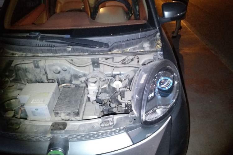 Used Know Beans D2 2016 D2 Model Engine Bay Left
