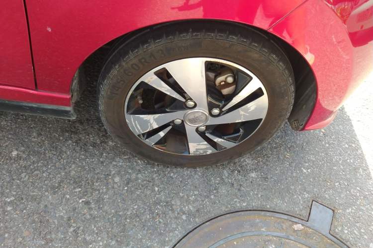 Used Know Beans D2 2016 D2 Model Right Front Wheel Hub