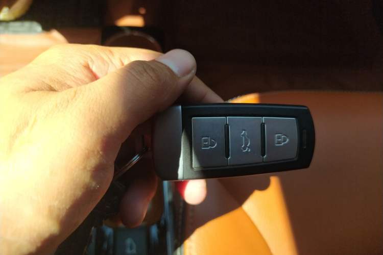 Used Know Beans D2 2016 D2 Model Vehicle Key