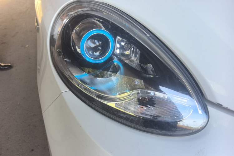 Used Know Beans D2 2016 D2S Right Front Headlight