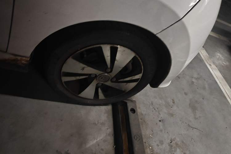 Used Know Beans D2 2016 D2 Model Right Front Wheel Hub