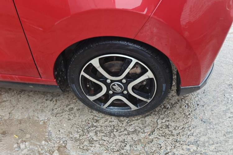 Used Know Beans D2 2017 D2S Right Front Wheel Hub