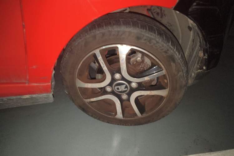Used Know Beans D2 2017 D2S Right Front Wheel Hub