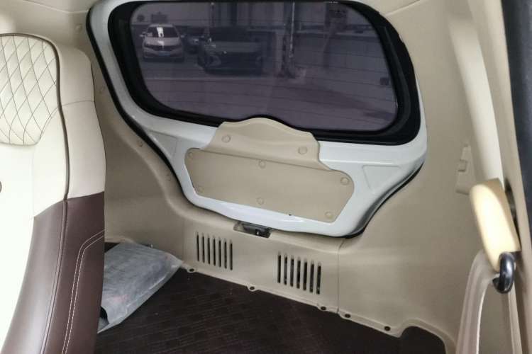 Used Know Beans D2 2017 D2S Left Rear Seat