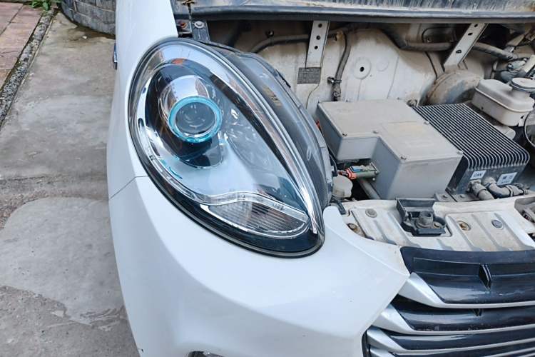 Used Know Beans D2 2017 D2S Right Front Headlight