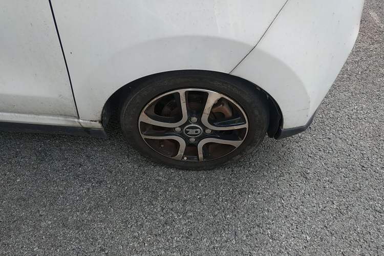 Used Know Beans D2 2017 D2S Right Front Wheel Hub