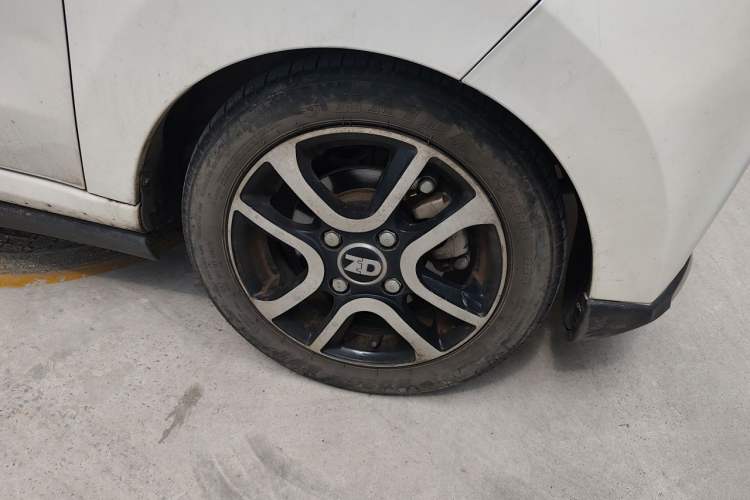 Used Know Beans D2 2017 D2S Right Front Wheel Hub