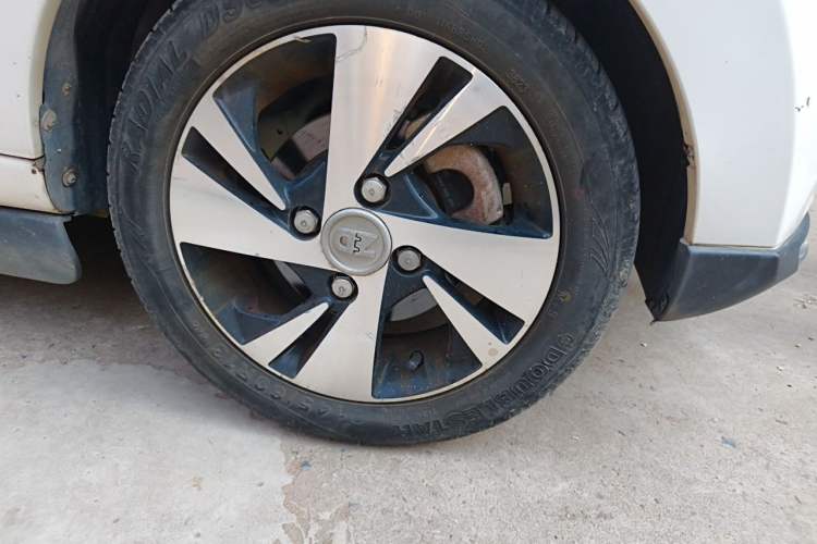 Used Know Beans D2 2017 D2S Right Front Wheel Hub