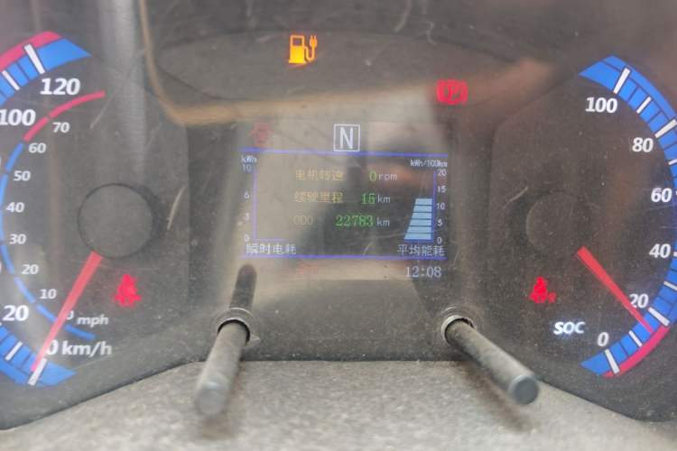 Used Know Beans D2 2017 D2 Enjoyment Edition Odometer Close Up
