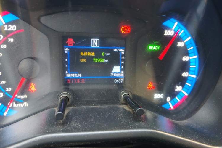 Used Know Beans D2 2017 D2 Enjoyment Edition Odometer Close Up