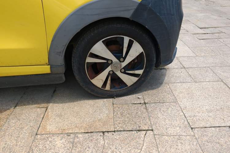 Used Know Beans D2 2017 D2 Enjoyment Edition Right Front Wheel Hub