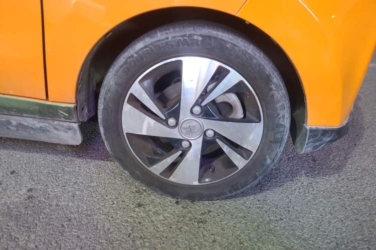 Used Know Beans D2 2018 D2S Right Front Wheel Hub
