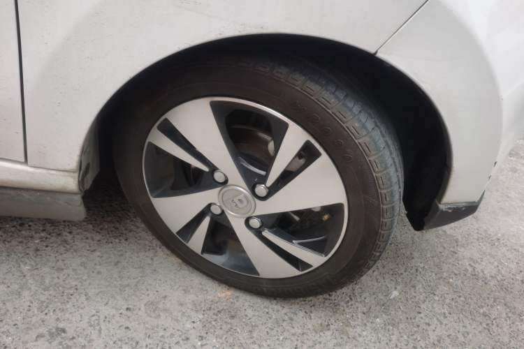 Used Know Beans D2 2018 D2S Right Front Wheel Hub