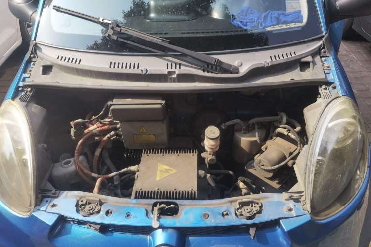 Used Know Beans 2014 Standard Model Engine Bay
