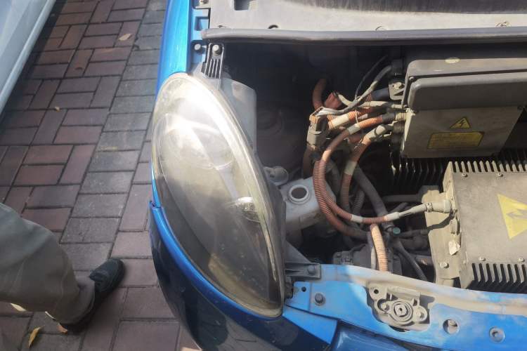 Used Know Beans 2014 Standard Model Right Front Headlight