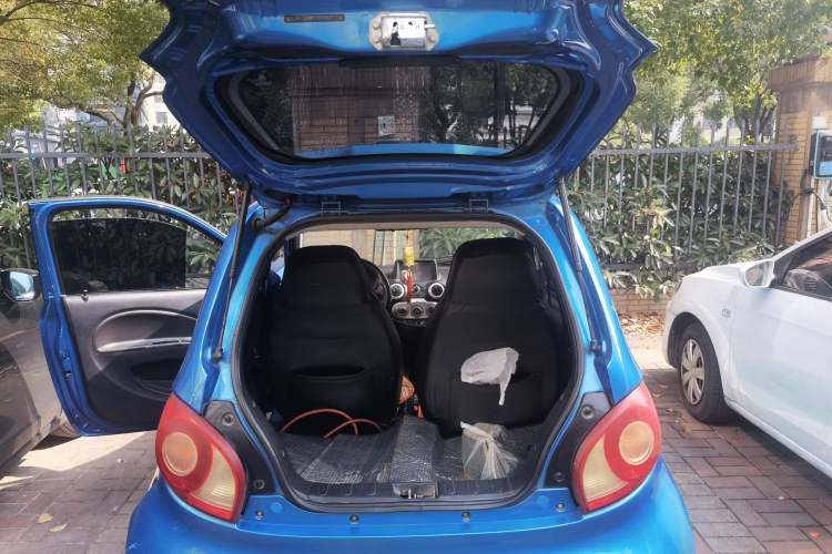 Used Know Beans 2014 Standard Model Trunk