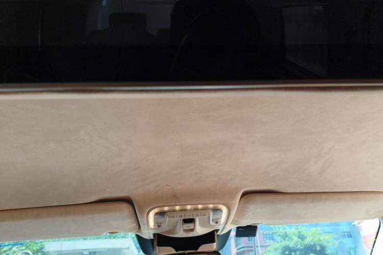 Used Kunchi V-Class  Headliner