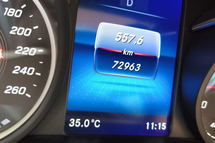 Used Kunchi V-Class  Odometer Close Up