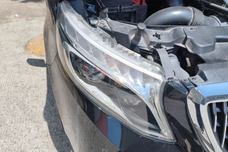 Used Kunchi V-Class  Right Front Headlight