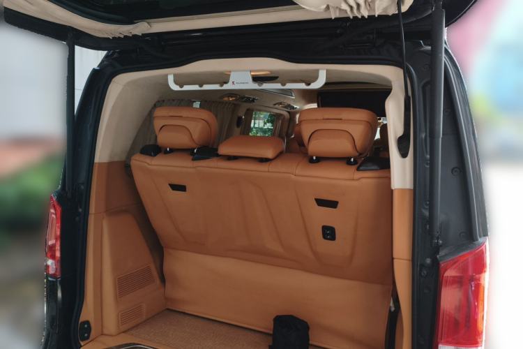 Used Kunchi V-Class  Trunk