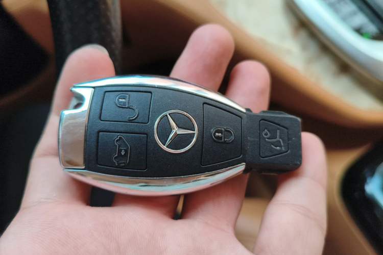 Used Kunchi V-Class  Vehicle Key