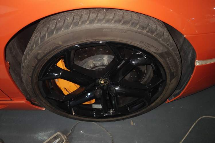 Used Lamborghini Aventador 2011 LP 700-4 Right Front Wheel Hub